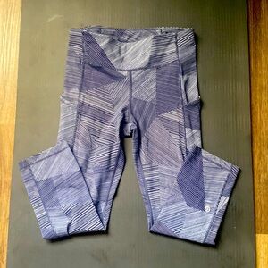 Lululemon Speed Up Leggings size 6 23”